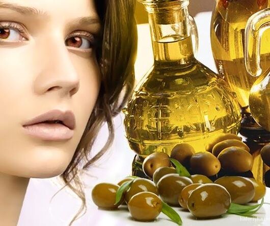 Olive oil for a regenerating face mask