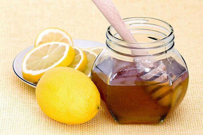 Lemon and honey are the ingredients for a mask that perfectly lightens and firms the skin of the face